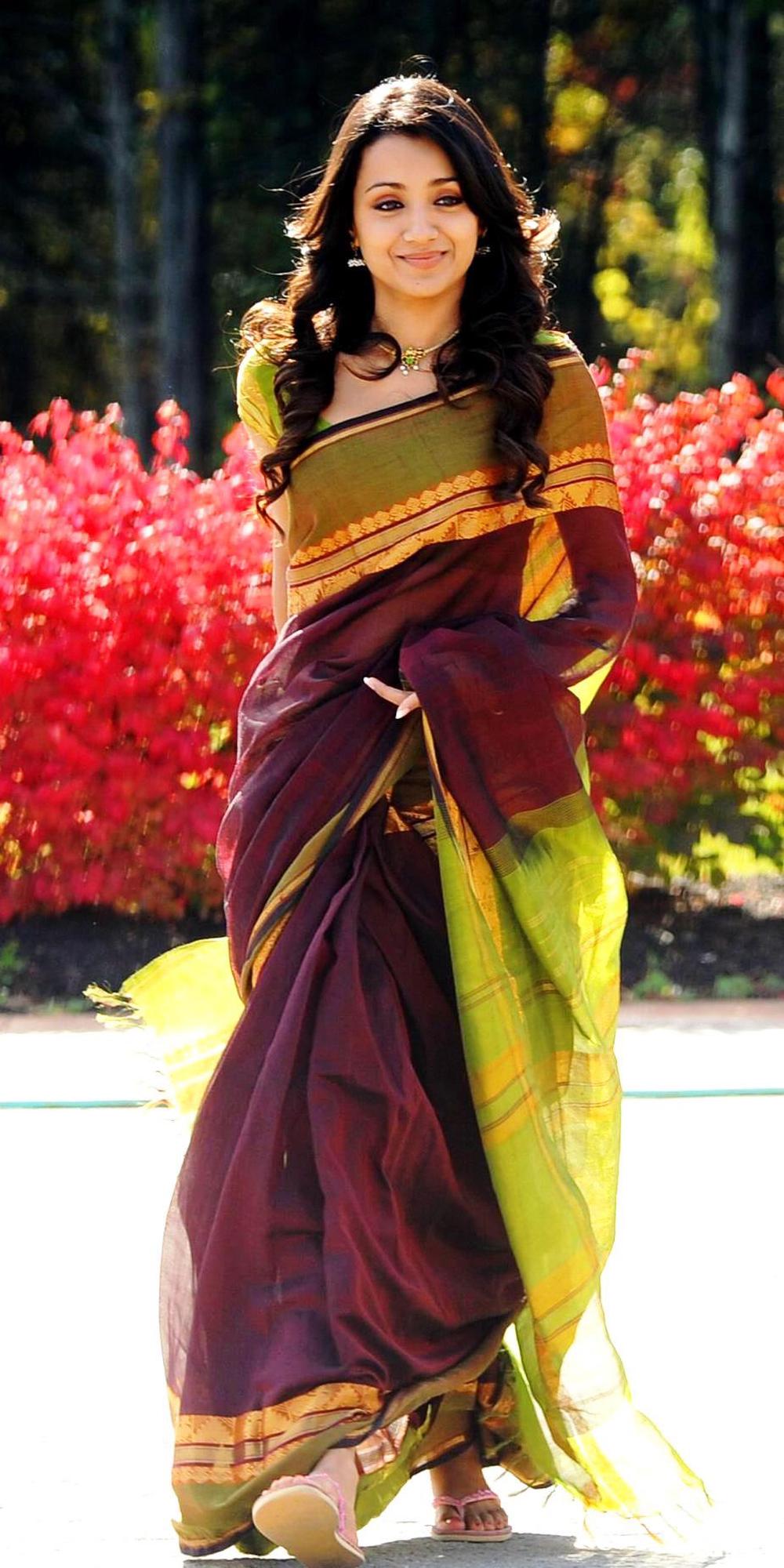 Vinnaithaandi Varuvaayaa Movie Stills | Trisha Krishnan