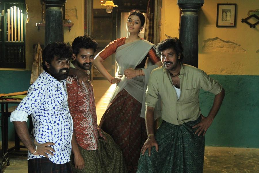 Enkitta Mothathe Tamil Movie Stills | Natraj, Rajaji and Sanchita Shetty