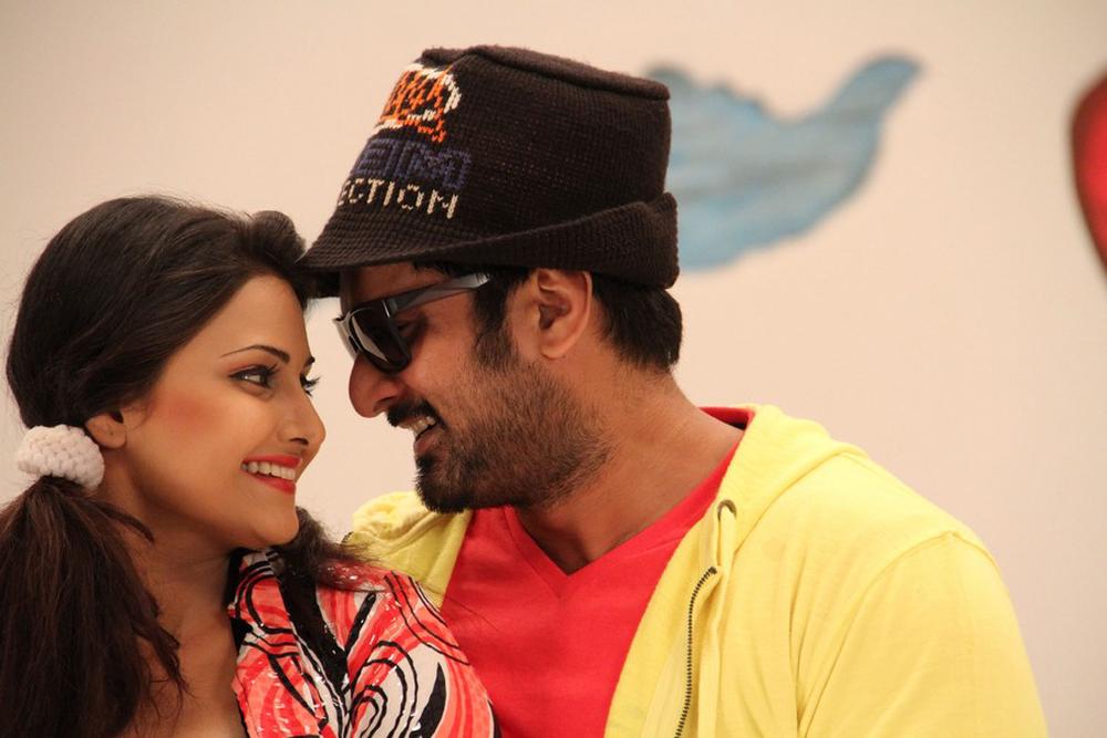 Richard Rishi, Manochitra still from Andaman tamil movie