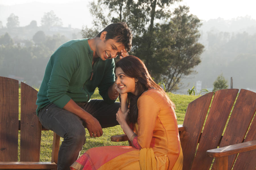 Jiiva, Kajal stills from Kavalai Vendam movie