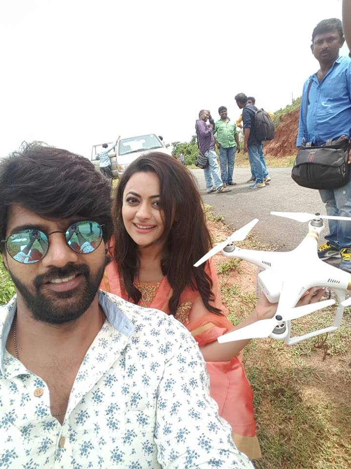 Meelo Evaru Koteeswarudu Movie Working Stills | Naveen Chandra, Shruti Sodhi