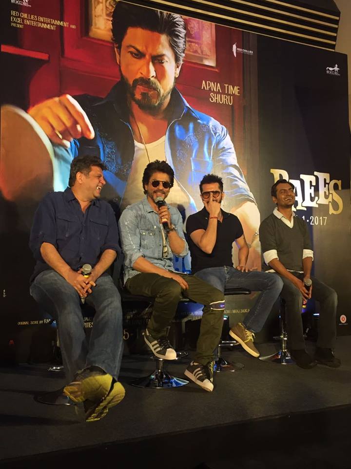 Shah Rukh Khan, Nawazuddin Siddiqui and Rahul Dholakia At Raees Trailer Launch