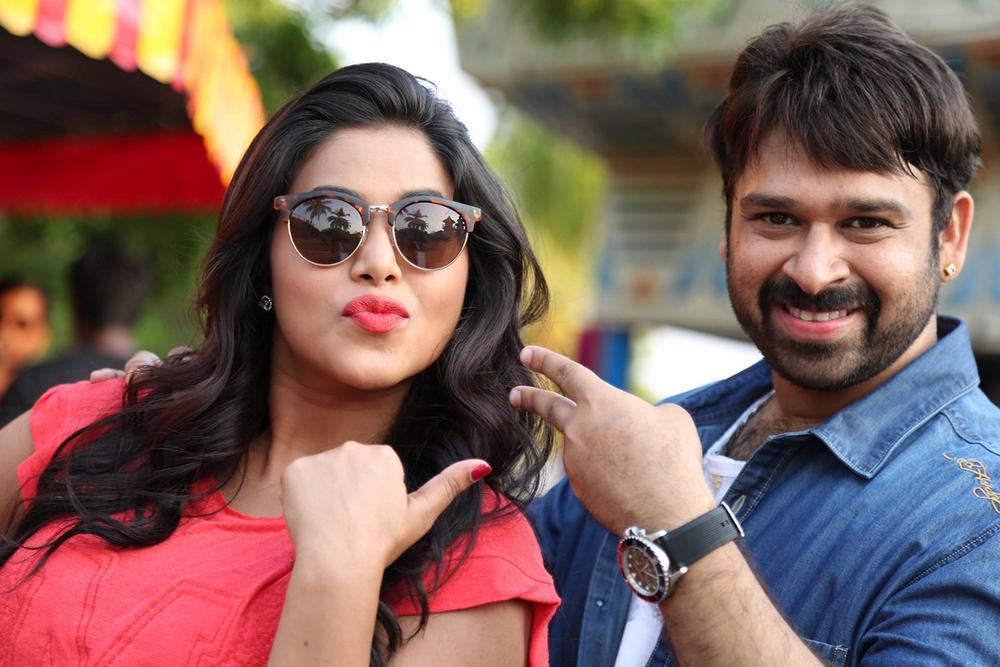 Ashwin Shekhar, Poorna Stills From Manal Kayiru 2