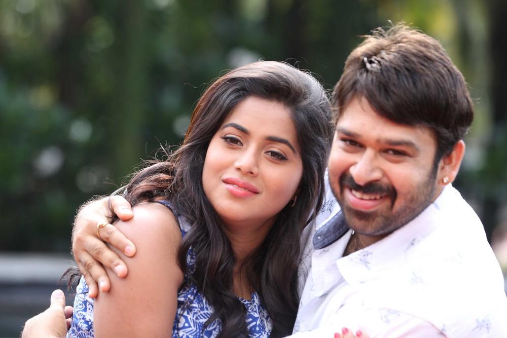 Ashwin Shekhar, Poorna Stills From Manal Kayiru 2