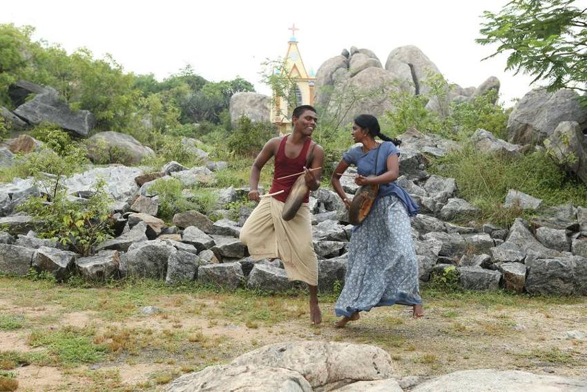 Kandathai Sollugiren Tamil Movie Stills