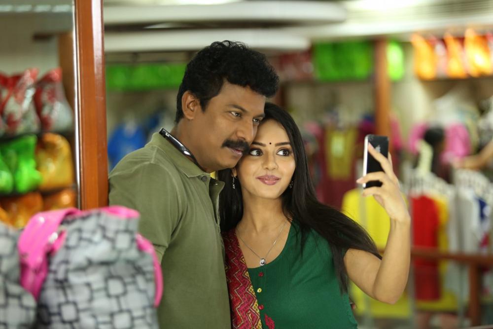 Samuthirakani and Vidya Pradeep Stills From Achamindri