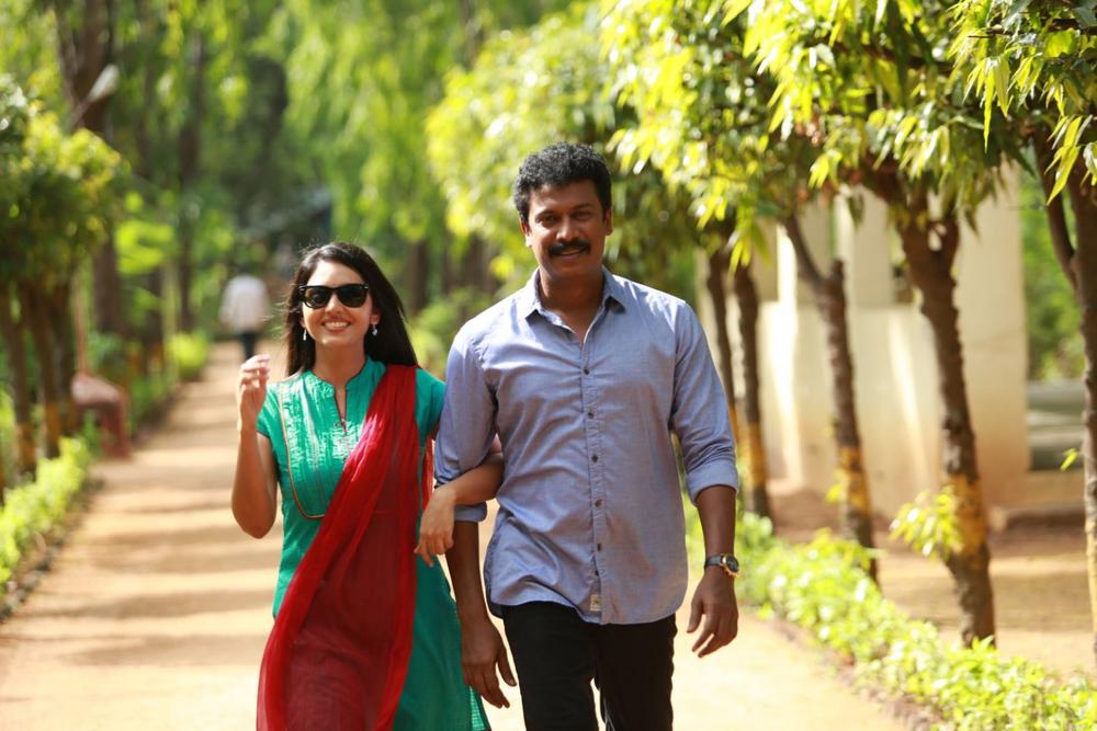 Samuthirakani and Vidya Pradeep Stills From Achamindri