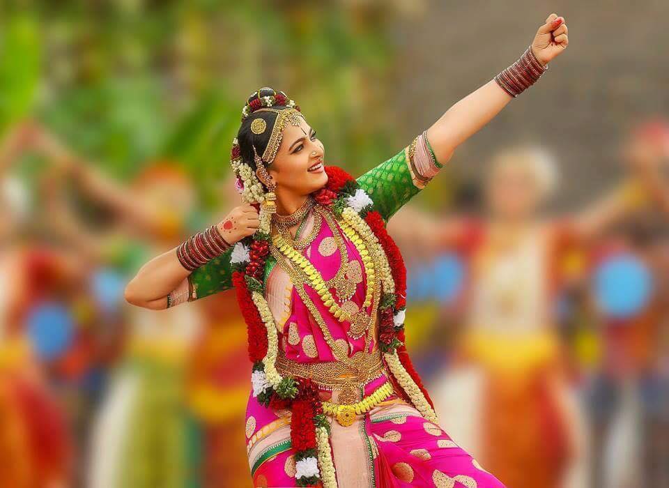 Anushka Shetty stills from Om Namo Venkatesaya Telugu Movie