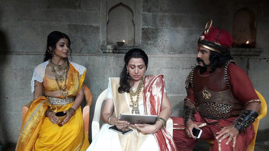 Nandamuri Balakrishna, Shriya Saran, Hema Malini on the sets of Gautamiputra Satakarni
