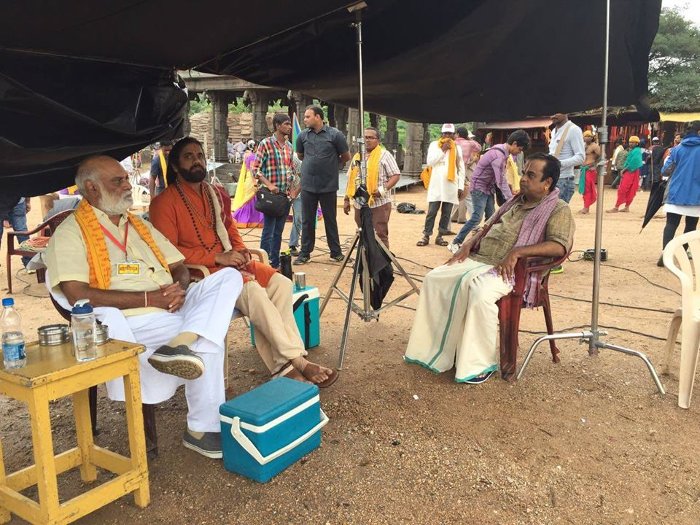 Nagarjuna Akkineni, Director K. Raghavendra Rao and Brahmanandam on the sets of Om Namo Venkatesaya