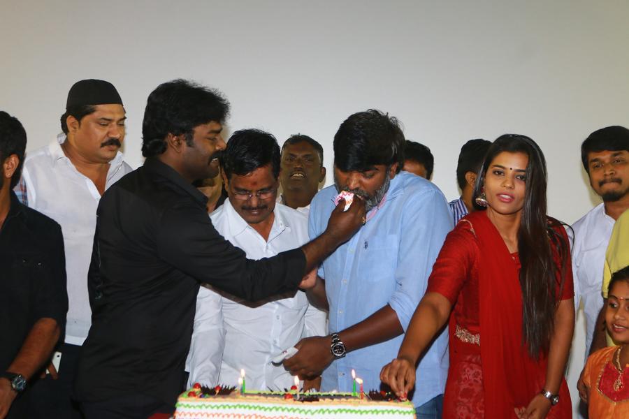 Dharma Durai Movie 100 Days Celebration Stills | S Thanu, Vijay Sethupathi, Ishwarya Rajesh, R. K. Suresh