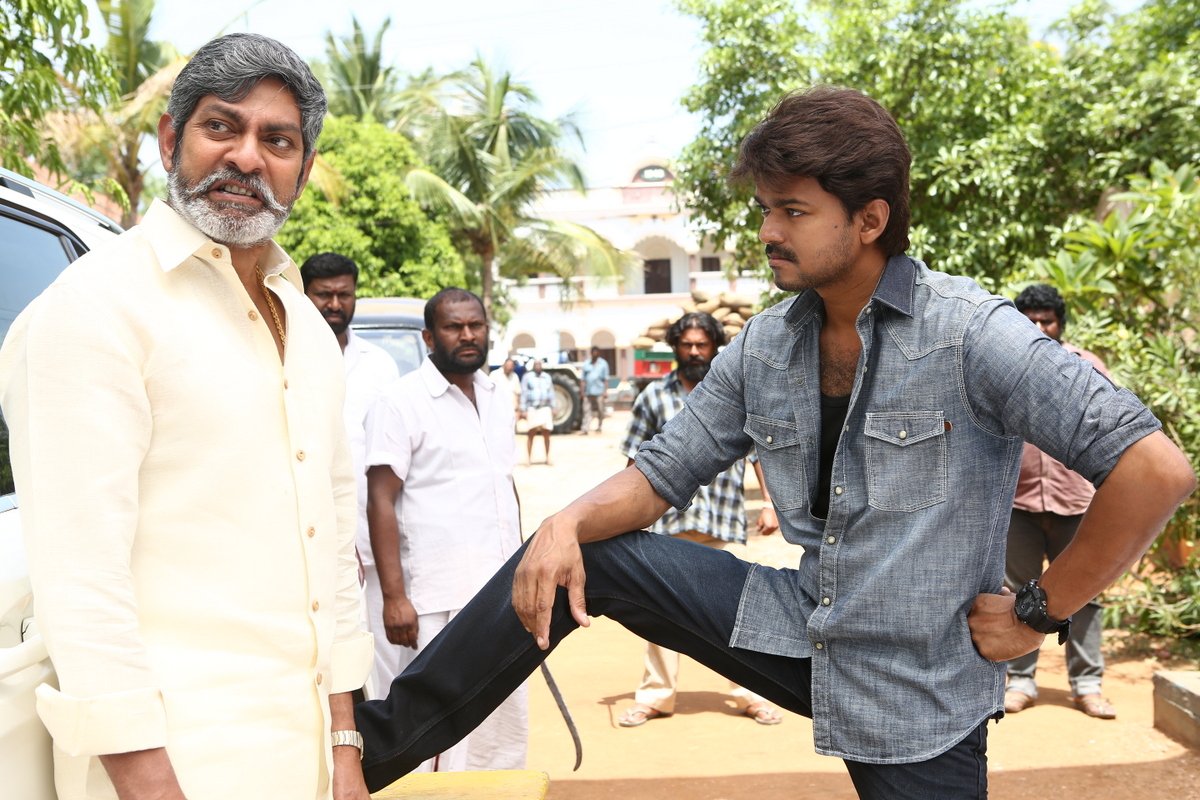 Vijay, Jagapathi Babu still from in Bairavaa Movie