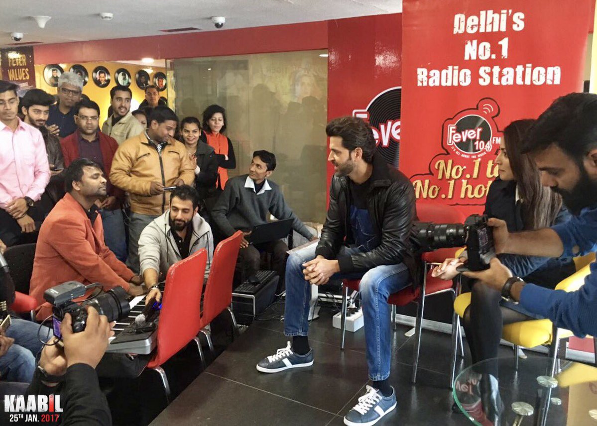 Kaabil: Hrithik Roshan & Yami Gautam at Fever 104 in Delhi with a visually impaired cricket team & artists 