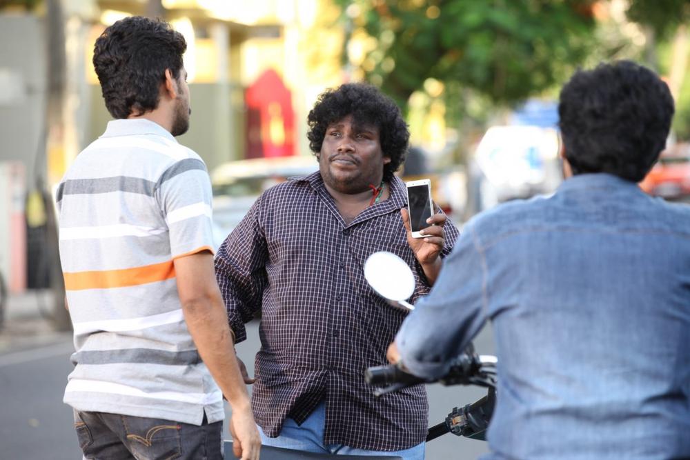 Vikram Prabhu, Yogi Babu Stills From Sathriyan Movie