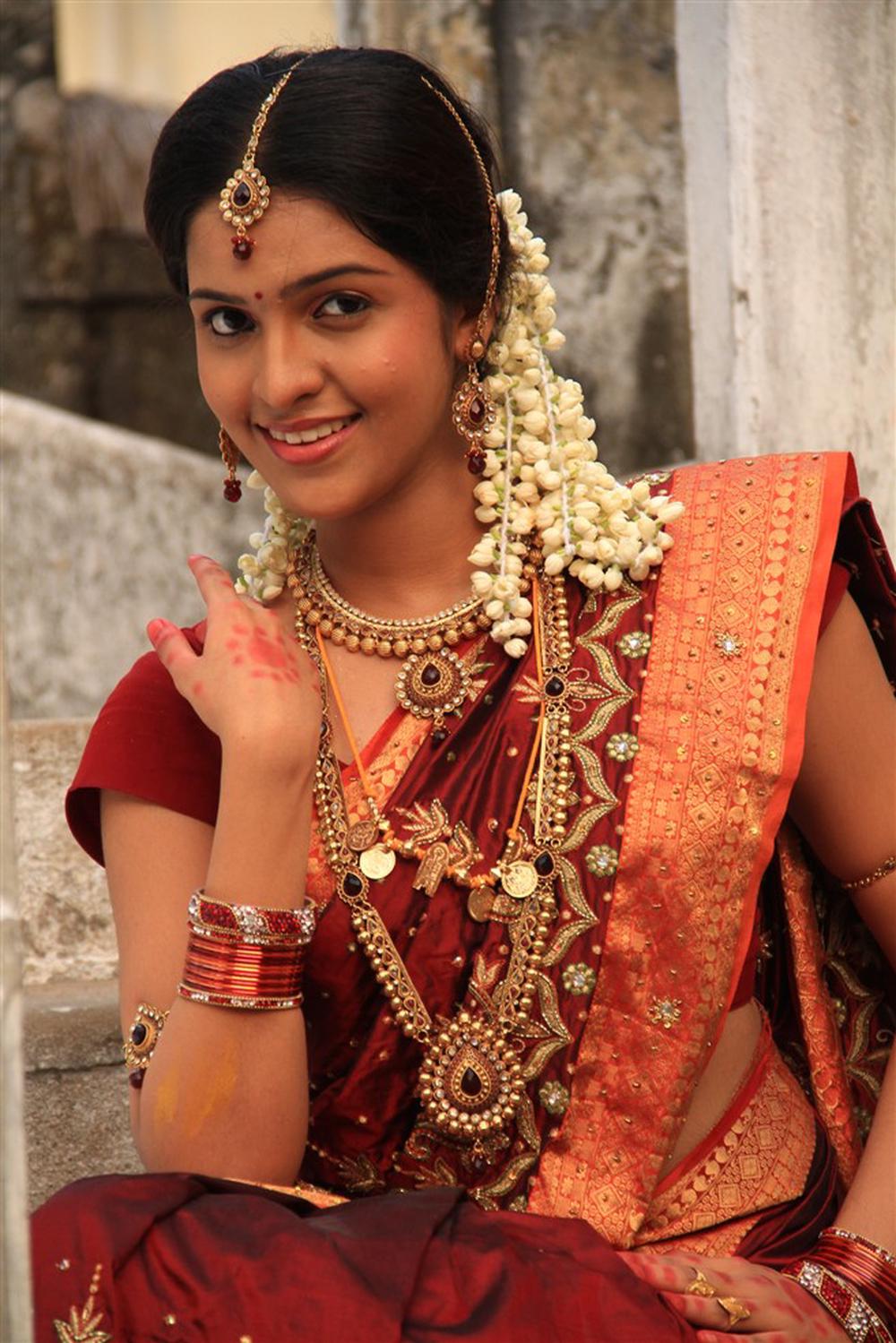 Ivanuku Thannila Gandam Movie Stills | Neha Ratnakaran