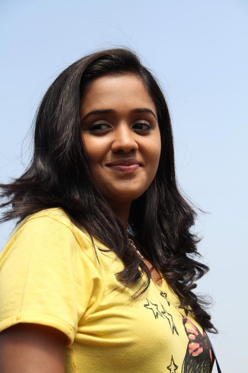 Iravum Pagalum Varum Tamil Movie Stills | Ananya
