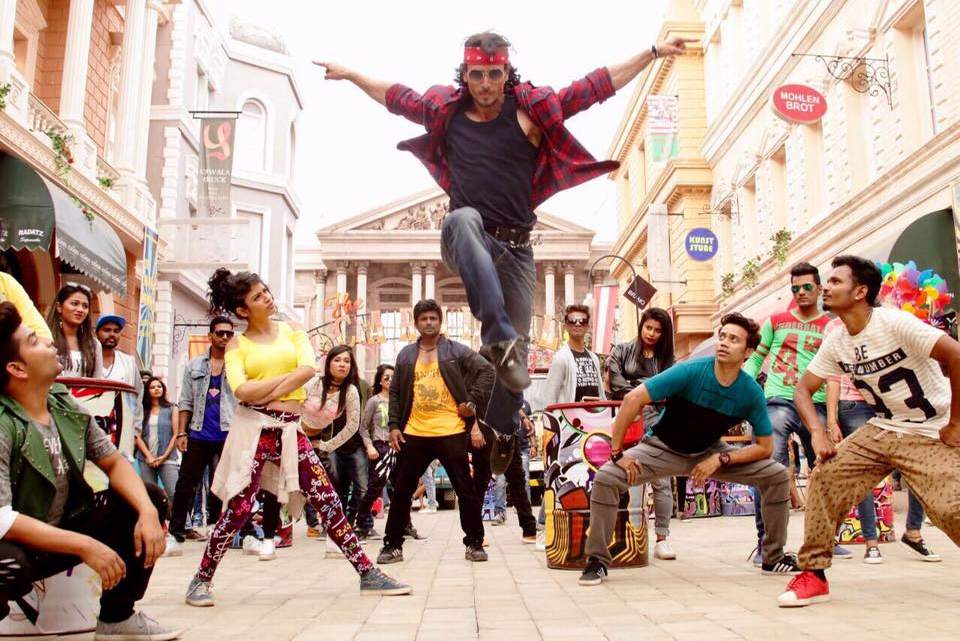 Tiger Shroff, Nidhhi Agerwal Stills From Munna Michael