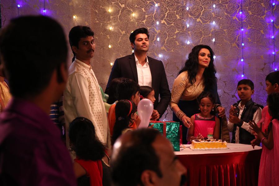 Inayathalam Tamil Movie Stills | Ganesh Venkatraman, Shweta Menon, Erode Mahesh