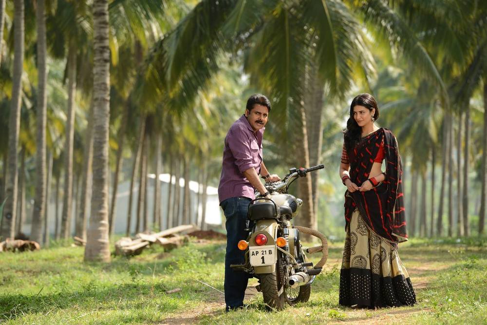 Pawan Kalyan, Shruti Haasan Stills From Katamarayudu Movie