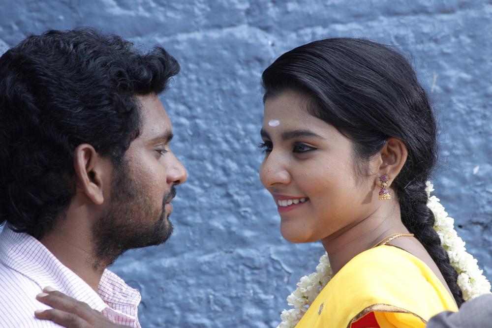 Stills From Arasakulam Tamil Movie | Rathan Mouli, Nayana Nair