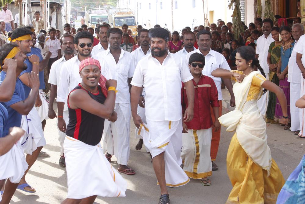 Stills From Arasakulam Tamil Movie | Rathan Mouli