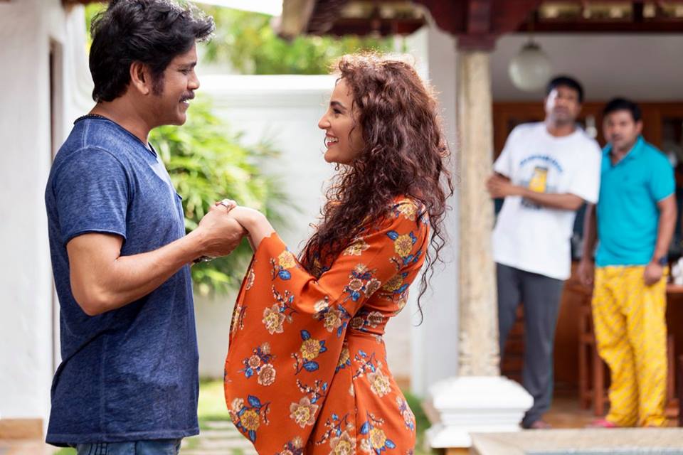 Seerat Kapoor and Nagarjuna on the sets of Raju Gari Gadhi 2 | Pondicherry shoot