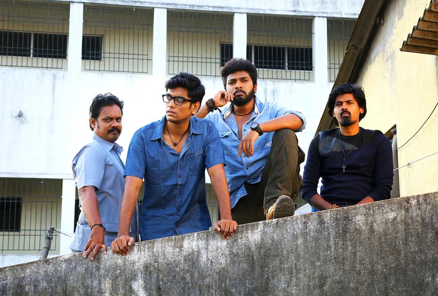 Naalu Peruku Nalladhuna Edhuvum Thappilla Movie Stills