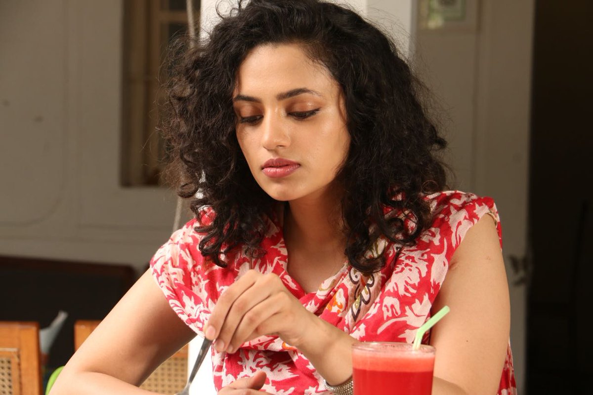 Malavika Nair in Arasiyilla Idhellam Sadharanamappa