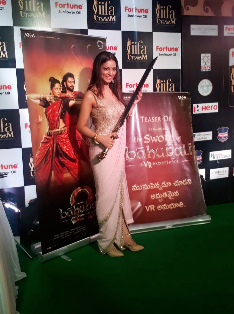 Shilpi Sharma Looks Gorgeous At IIFA Utsavam 2017 Green Carpet