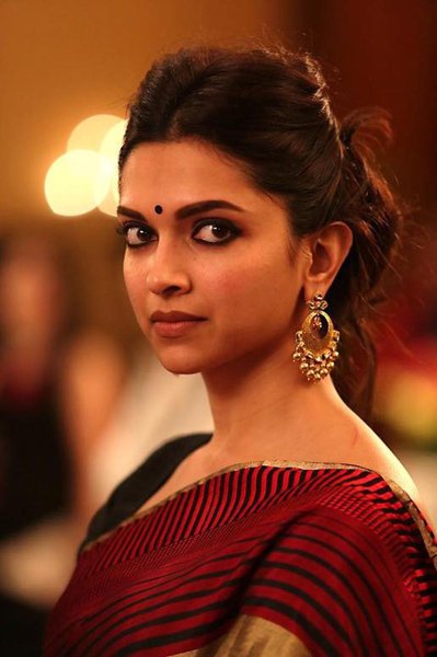 Piku Hindi Movie Stills | Deepika Padukone