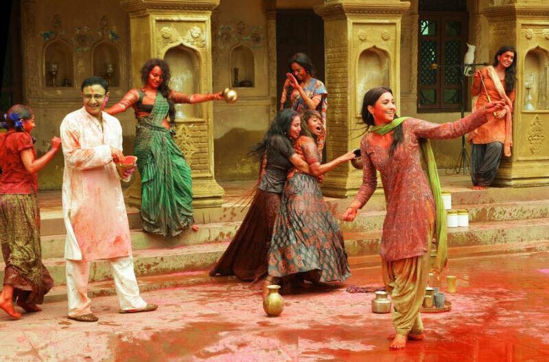 Flora Saini, Pallavi Sharda, Gauahar Khan, Priyanka Setia working stills from Begum Jaan