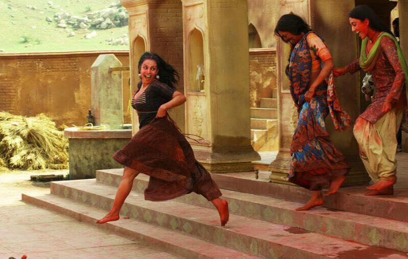 Flora Saini, Pallavi Sharda, Priyanka Setia working stills from Begum Jaan