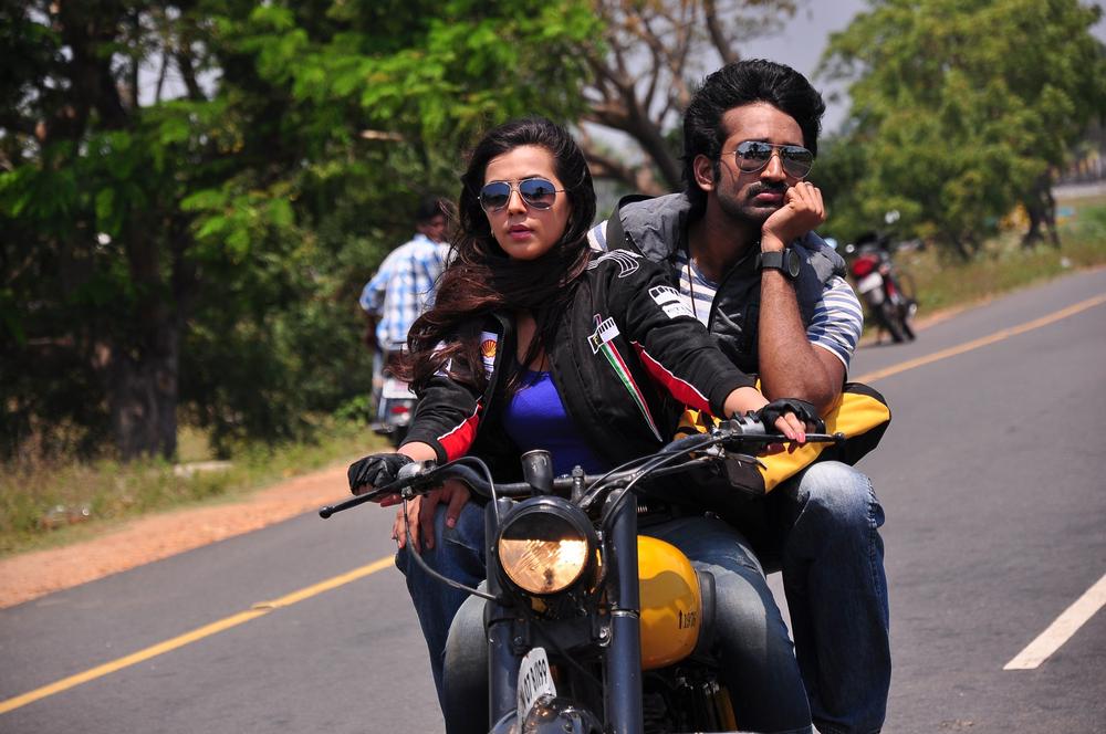 Yagavarayinum Naa Kaakka Tamil Movie Stills | Aadhi, Nikki Galrani