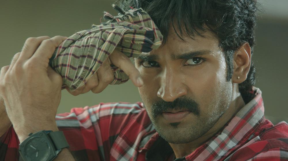Yagavarayinum Naa Kaakka Tamil Movie Stills | Aadh
