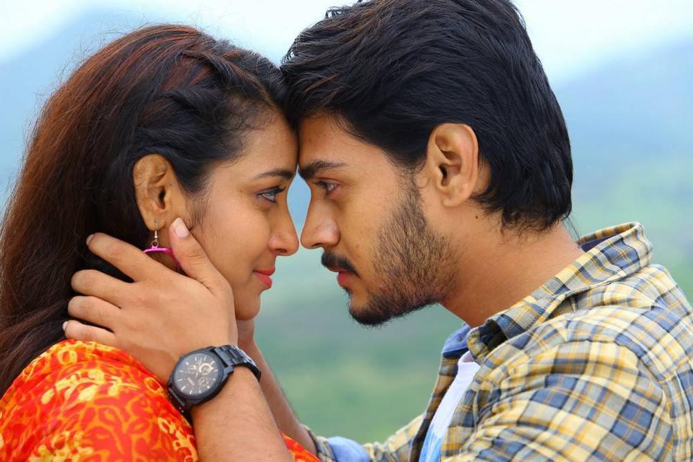 Ram Karthik and Bhanu Tripatri Stills From Iddari Madhya 18