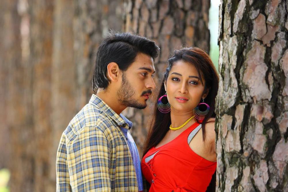 Ram Karthik and Bhanu Tripatri Stills From Iddari Madhya 18