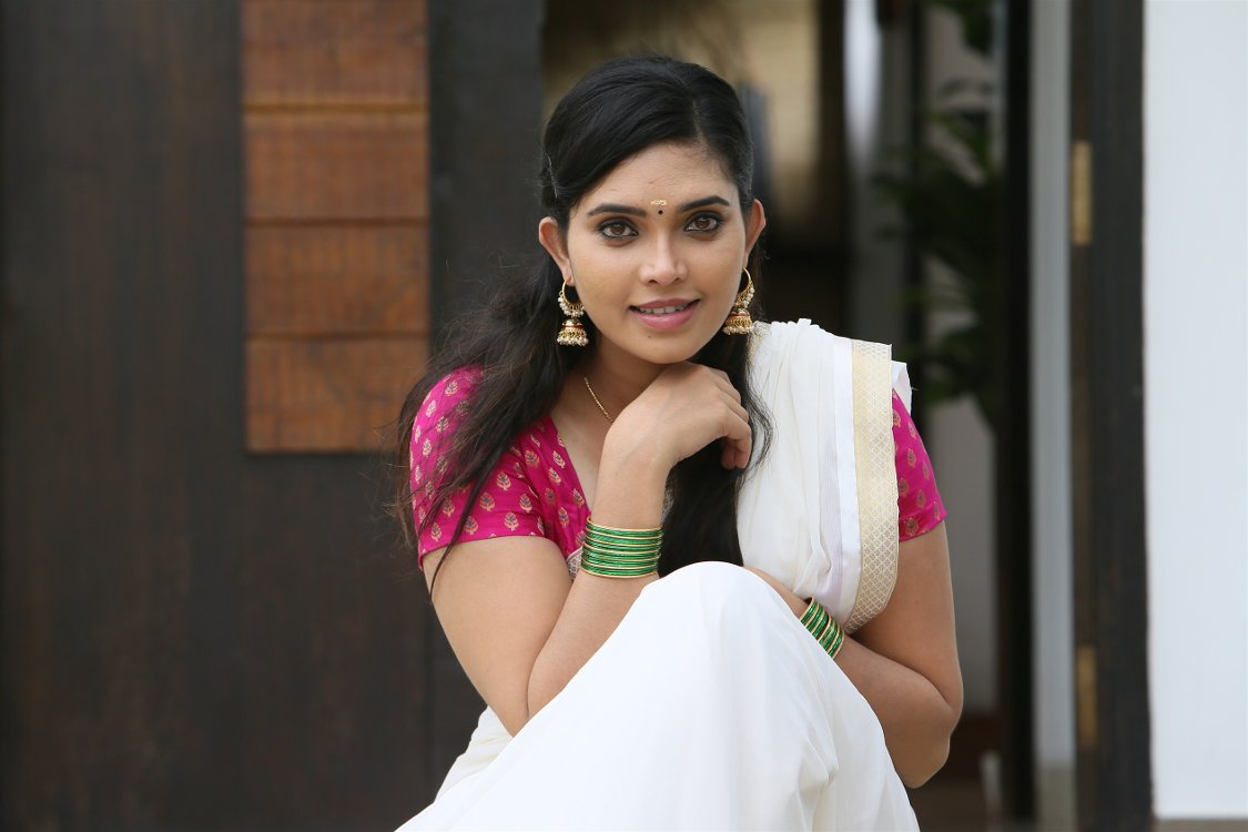 Ishara Nair From Adhi Maedhavigal