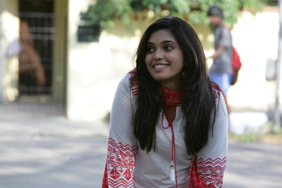 Ishara Nair stills from Adhi Maedhavigal Movie
