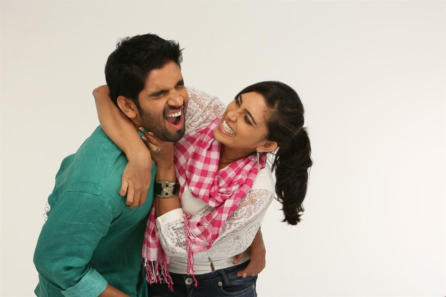 Ishara Nair and Suresh Ravi stills from Adhi Maedhavigal Movie