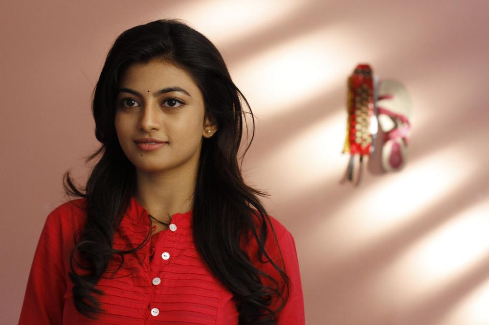 Actress Anandhi Stills From En Aaloda Seruppa Kaanom