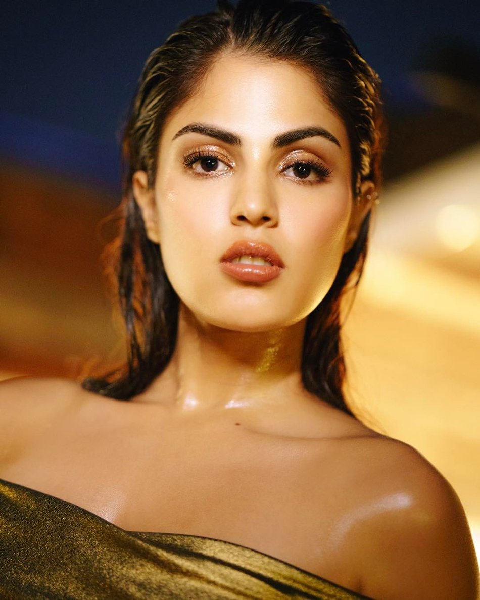 Actress Rhea Chakraborty's bold Photoshoot