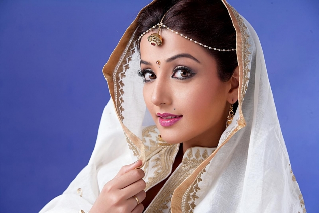 Actress Sonia Mann's Stills 