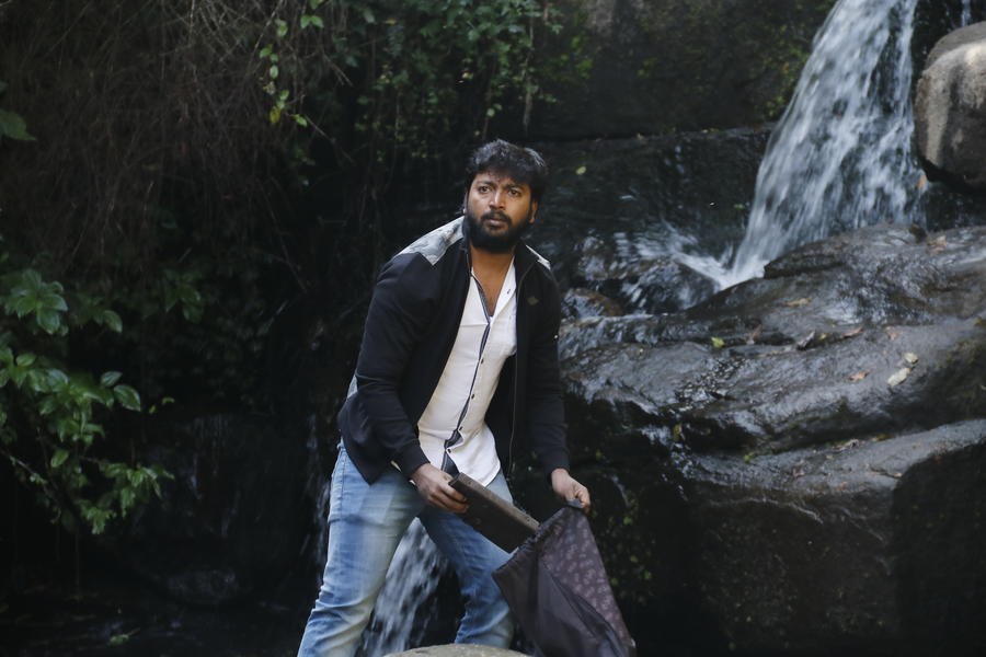 Kalaiyarasan Stills From Uru Movie