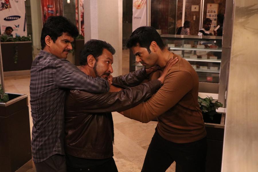 Ganesh Venkatraman, Erode Mahesh stills from Inayathalam