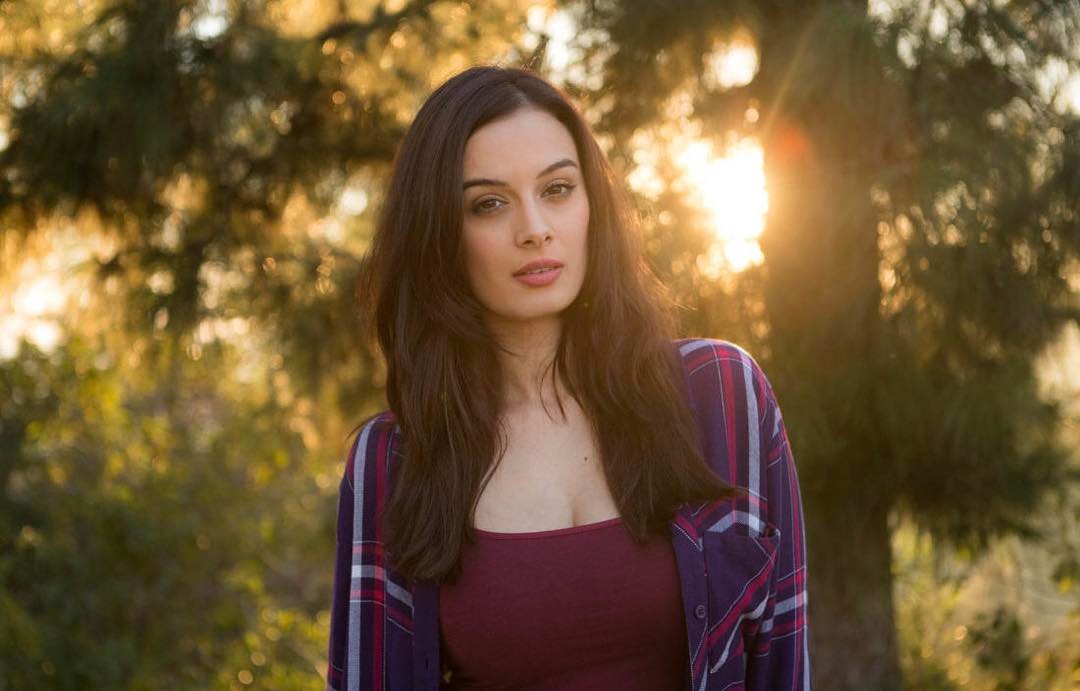 Stunning Evelyn Sharma Stills