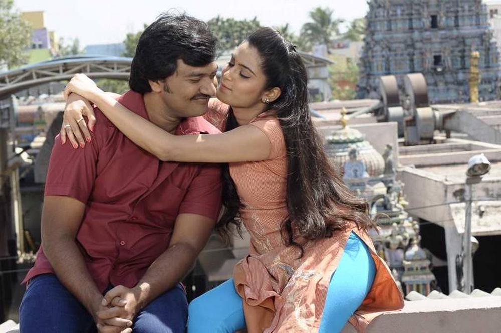 Sangeetha Bhatt, Lollu Sabha Jeeva Stills From Aarambamey Attakasam Movie