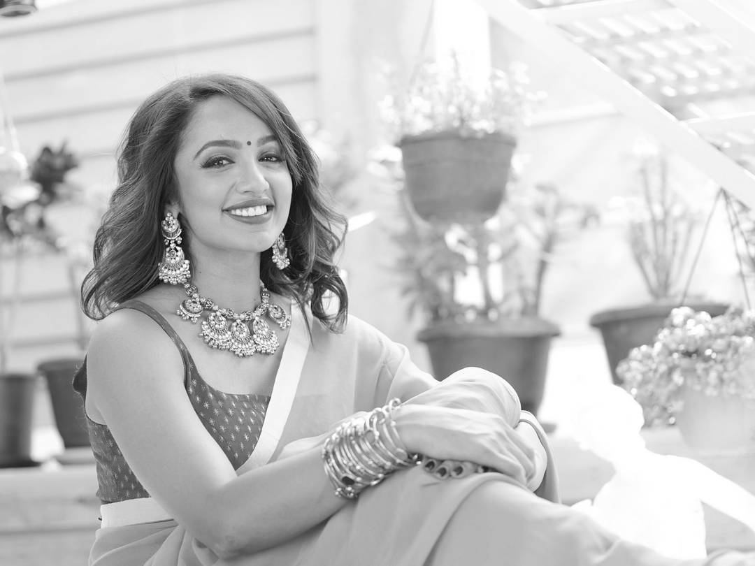 Tejaswi Madivada looks glamorous in her latest photoshoot