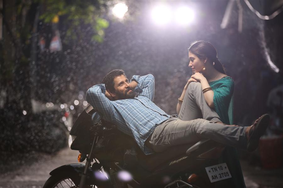 New Stills Of Vikram and Tamannaah From Sketch Tamil Movie