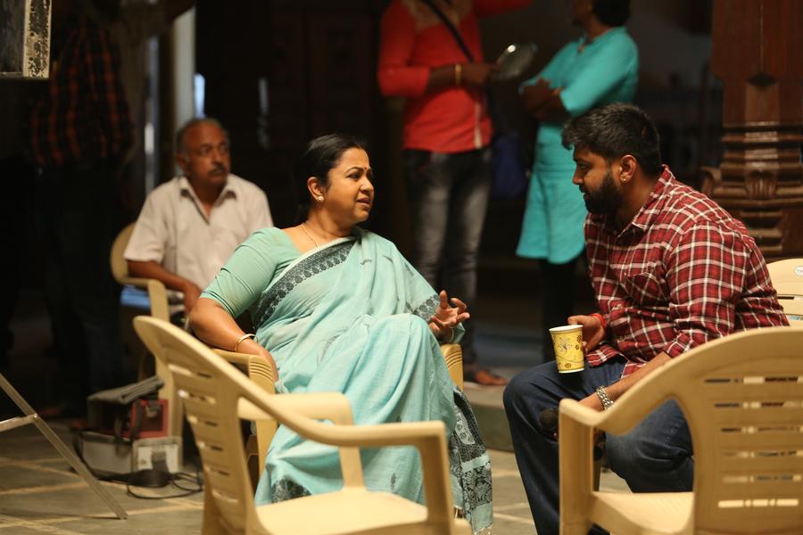 Sangili Bungili Kadhava Thorae Working Stills