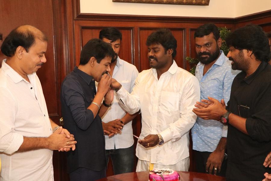 RK Suresh's Vettai Naai first look released by director Bala